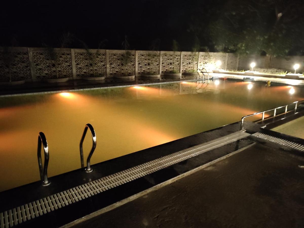 Silent Valley Resort Thane Esterno foto